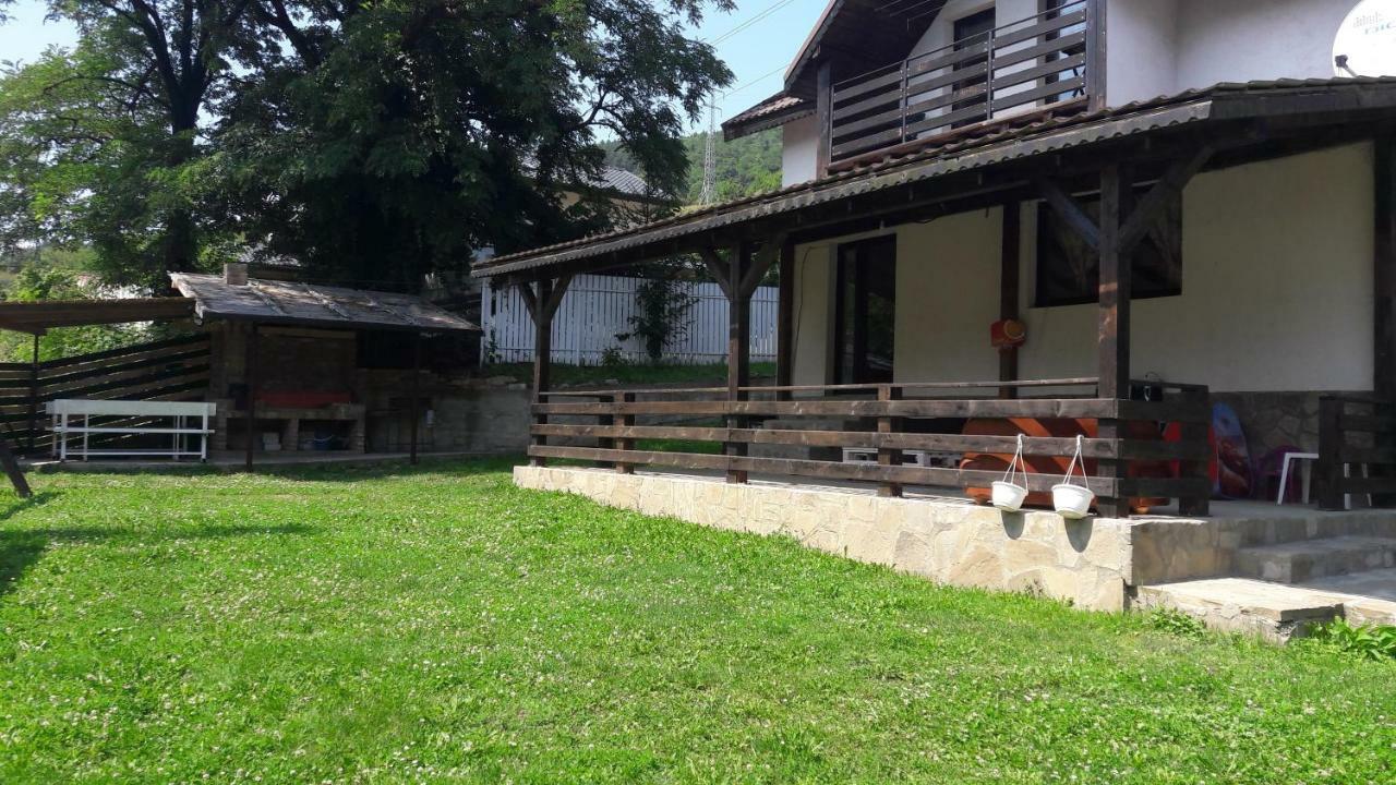 Roxana Villa
